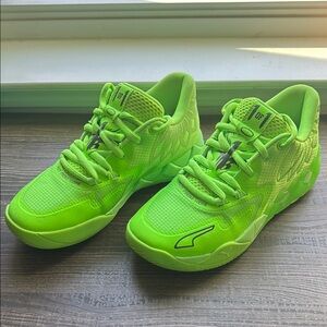 Puma Green Sneakers Modern Athletic Style